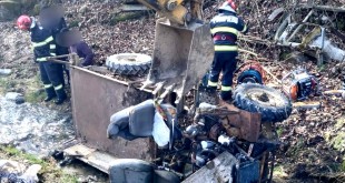 autoturism răsturnat la Bughea de Jos (1)