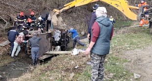 autoturism răsturnat la Bughea de Jos (2)