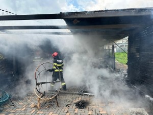incendiu casa pitesti (2)