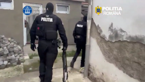 percheziții Rucăr (2)