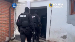 percheziții Rucăr (3)