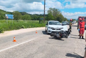Accident între un autoturism și o motocicletă (1)