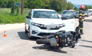 Accident între un autoturism și o motocicletă (2)