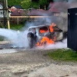 Mașină cuprinsă de flăcări în comuna Rucăr (1)