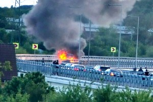 incendiu-masina-auto-de-arges