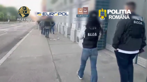 trafic de persoane si proxenetism (2)