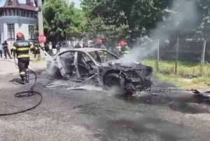 incendiu auto campulung (1)